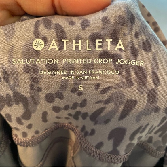 Athleta Salutation Printed Crop Jogger Pants Purple Animal Cheetah size Small - Picture 6 of 8